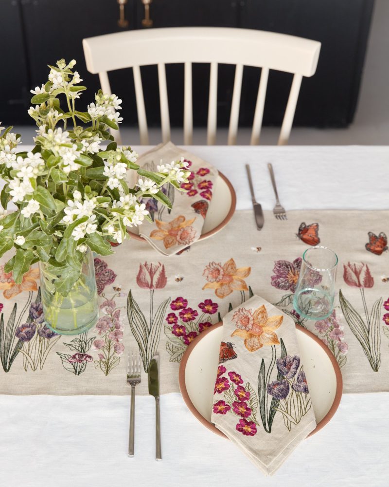 CoralandTusk DiningRoom Blooms TableLinens 7