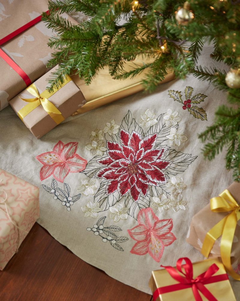 coralandtusk christmas flowers tree skirt