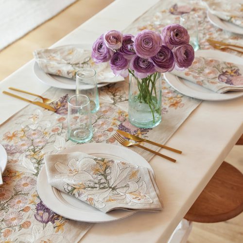 coralandtusk spring table lilies daisies linens 1