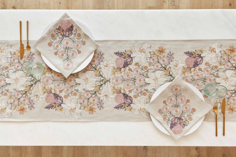 coralandtusk spring table runner lilies daisies 2