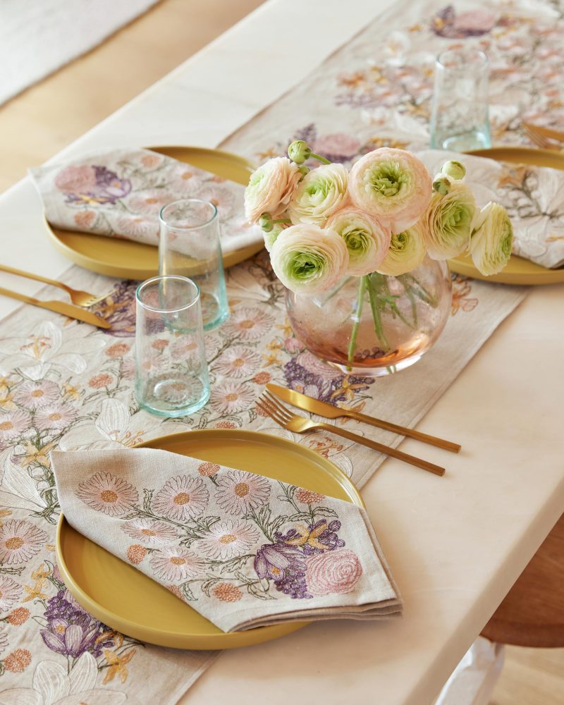 coralandtusk table daisy napkin 5 6bd43bcc 17ff 49c4 b00e 99e071ee0f8f