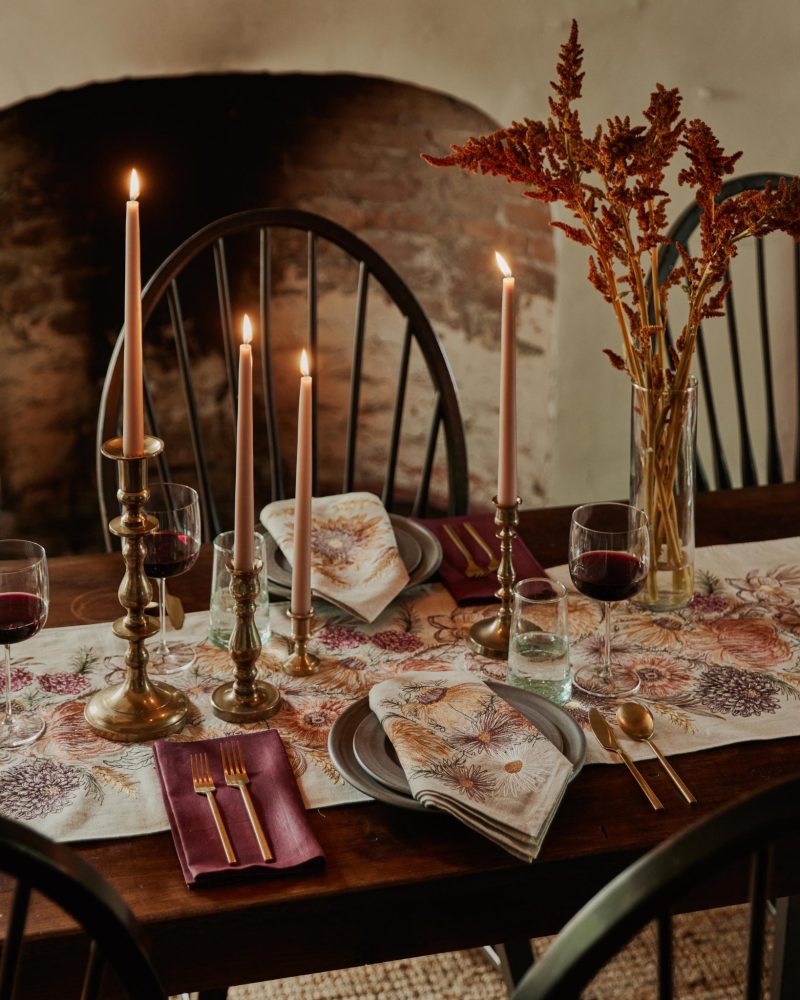 coralandtusk table dining autumn blossoms linens 2