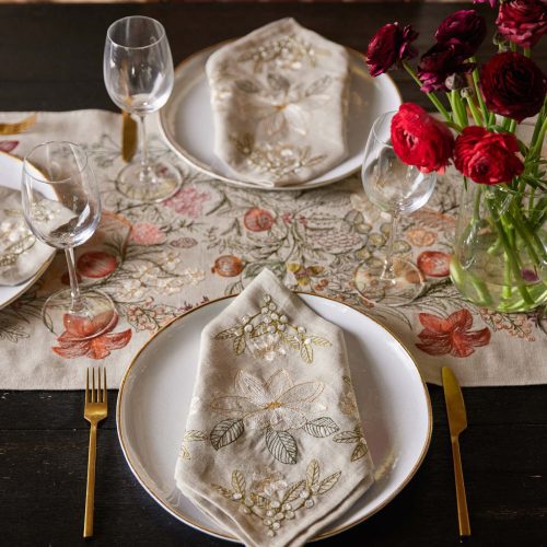 coralandtusk table winter vine magnolia napkin 1