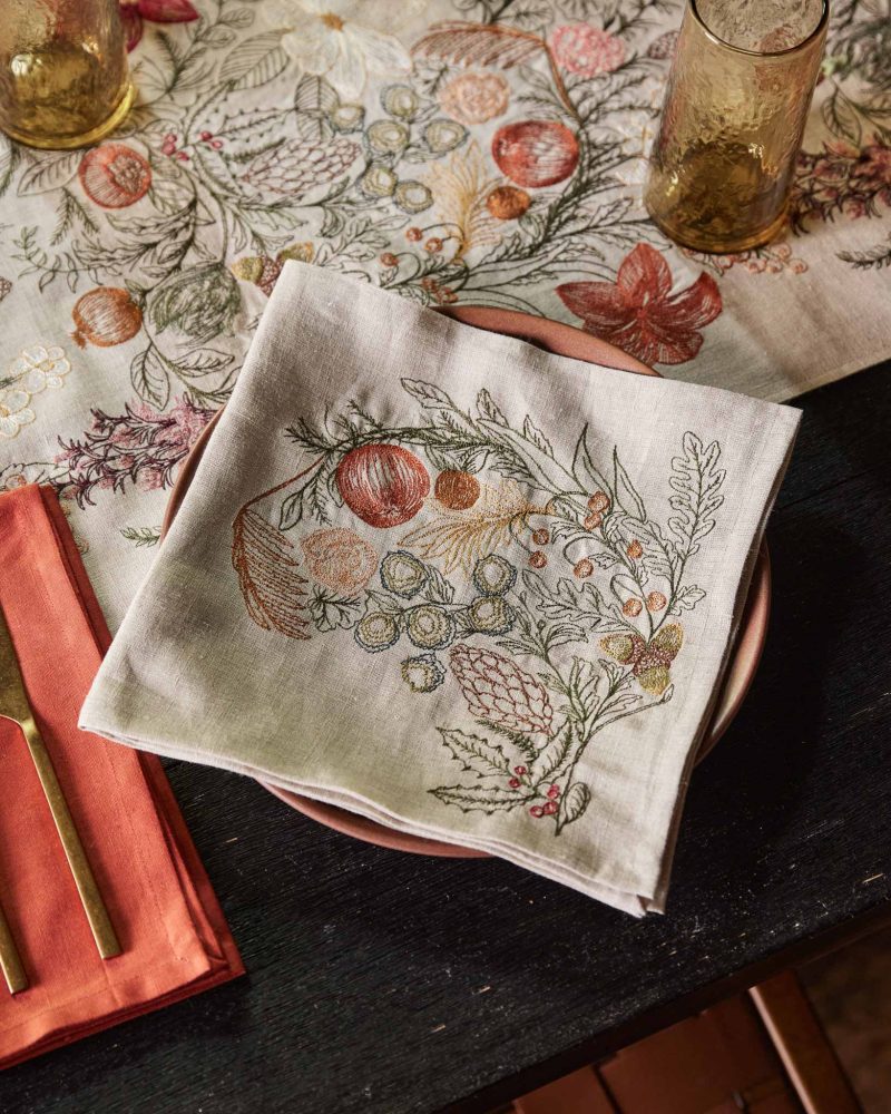 coralandtusk table winter vine napkin 3